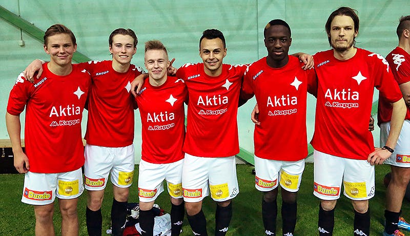 HIFK voitti FC Interin helmikuussa pelatussa Liigacupin alkulohkon ottelussa peräti 6-0. Maalintekijät Ville Salmikivi (vas.), Fredrik Lassas, Jesse Ahonen, Youness Rahimi, Nnaemeka Anyamele ja Joni Korhonen yhteiskuvassa matsin jälkeen.