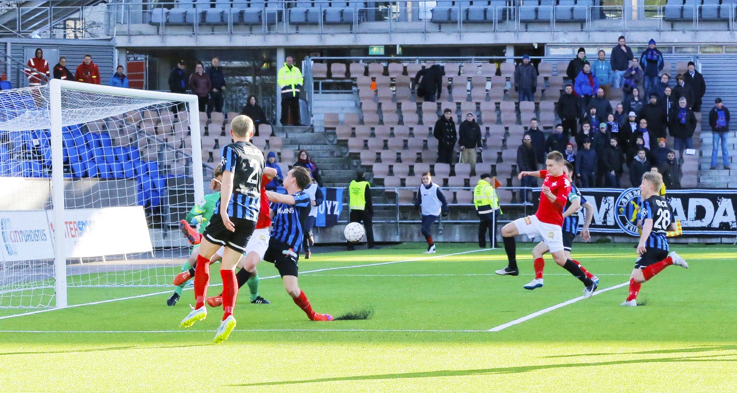 Eero Peltonen vei HIFK:n 1-0 johtoon. Kuva: Jere Nevalainen