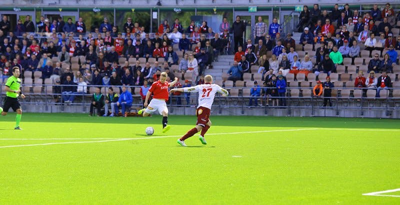 Eero Peltonen pääsi heti vaihdosta kentälle tultuaan ratkaisupaikoille. Kuva: Jere Nevalainen